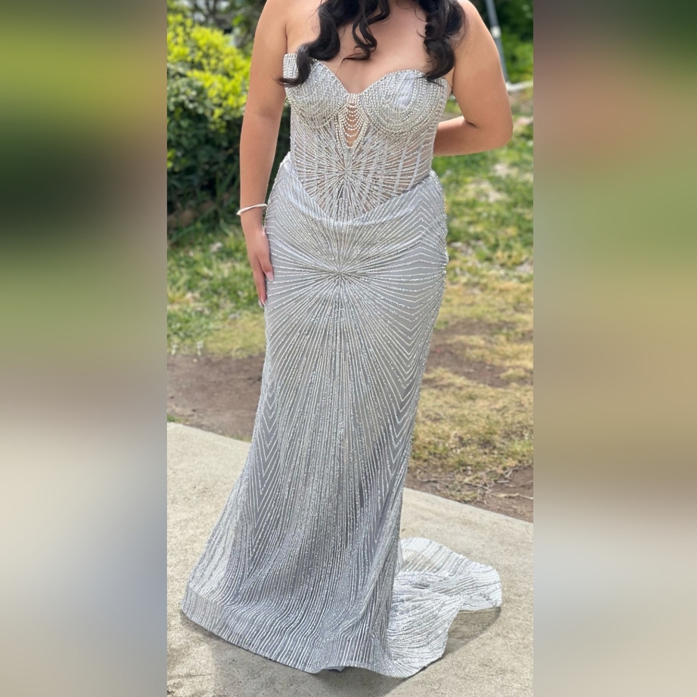 Ladivine Silver Glitter Embellished Strapless Gown